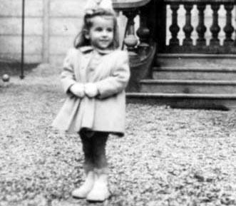 QUAND J'ETAIS PETITE... 3 ans PEUT-ÊTRE... QUAND J'ETAIS PETITE... 3 ans PEUT-ÊTRE...