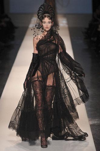 Défilé robe de mariées créateurs : Chanel, Jean-Paul Gaultier, Elie Saab