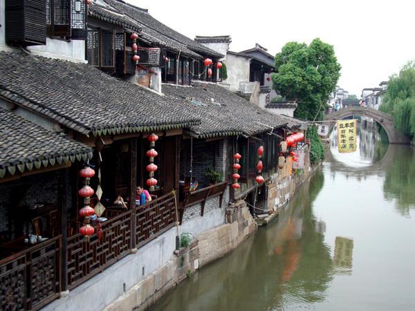 Les lanternes de Xitang : carnet de voyage dans un village traditionnel du Jiangnan.