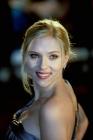 Scarlett Johansson : en blonde, elle est pas mal non plus !