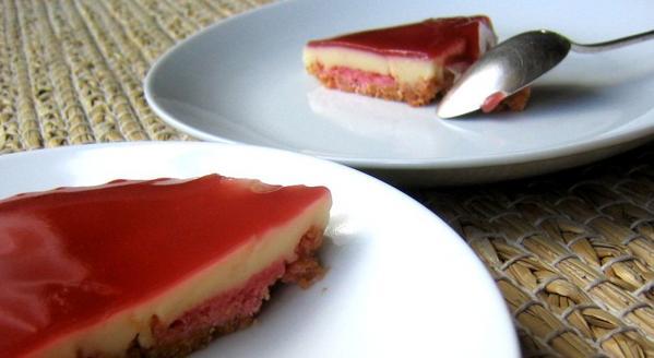 Tarte Citronnée à la Framboise, sur Fond Macaroné Tarte Citronnée à la Framboise, sur Fond Macaroné