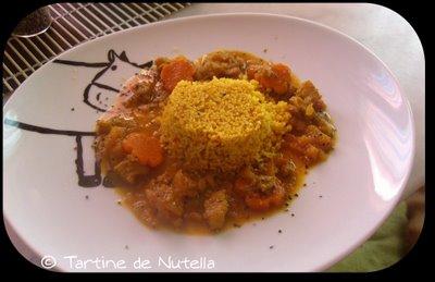 Ragoût de poisson au cumin, semoule epicée et carottes en fleur