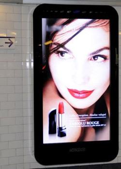MERCROCOSME : Les anti-pub demandent le retrait des écrans de publicité interactive dans le métro parisien : Pour ou Contre ?
