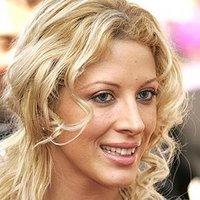 Loana parle à la police