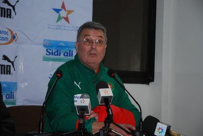 L'entraîneur national Roger Lemerre, lors d'une conférence de presse à l'issue de Maroc-République Tchèque, le 11 févier 2009 à Casablanca. / C.H.
