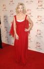 Jennie Garth est sublime dans cette robe rouge 