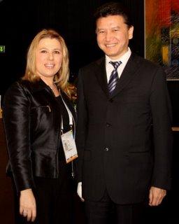Susan Polgar en compagnie du président de la Fide Kirsan Ilyumzhinov
