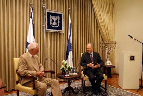 VIDEO : Le Président Shimon Pérès reçoit David Littman et ses collègues du Mossad / Israeli Presidential Residence, June 1, 2008
