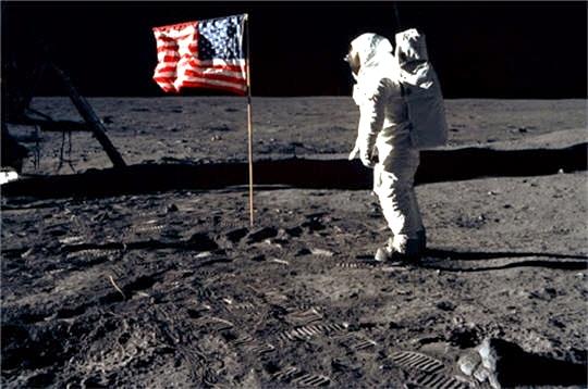 Apollo 11 : Lune, mensonges et cinéma