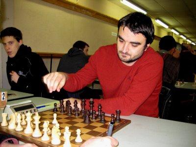 Le bulgare Rosen Yordanov RUSEN est en tête du tournoi de Paris - photo Chess & Strategy 