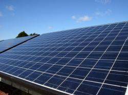 Découvrez en images la maison éco-responsable du futur, inspirée du Moyen Âge panneaux solaires