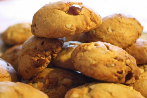 Cookies bio à la farine bise, aux noix du Brésil et aux dattes