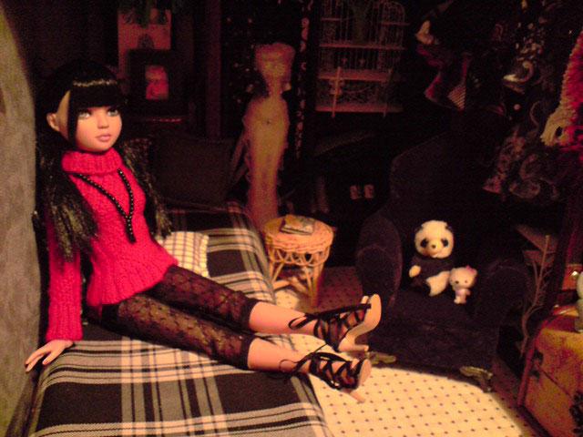 Charlie dans le pull rouge tricoté par Nadine