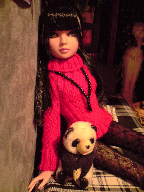 Charlie dans le pull rouge tricoté par Nadine