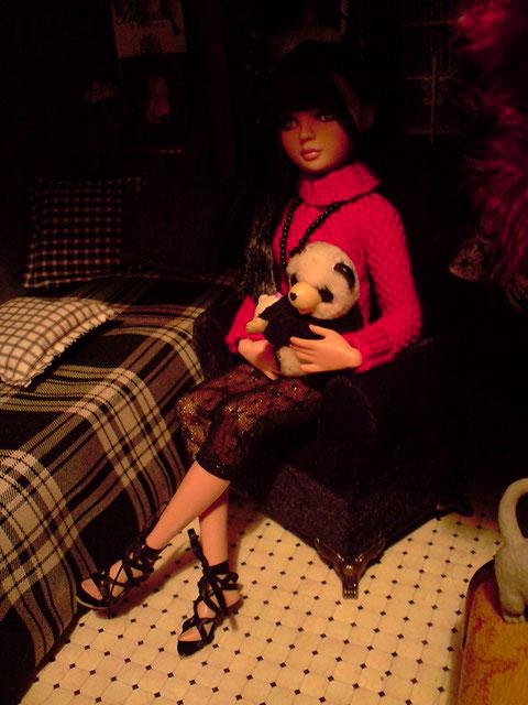 Charlie dans le pull rouge tricoté par Nadine