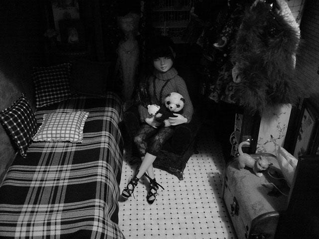 Charlie dans le pull rouge tricoté par Nadine