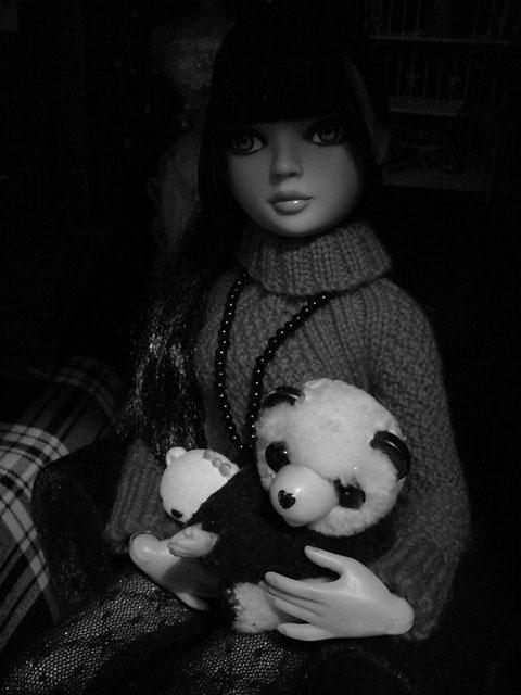 Charlie dans le pull rouge tricoté par Nadine