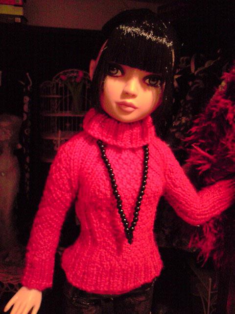 Charlie dans le pull rouge tricoté par Nadine