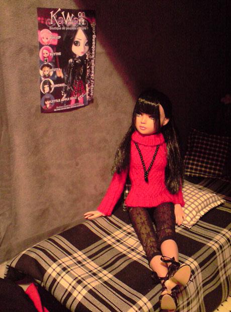 Charlie dans le pull rouge tricoté par Nadine