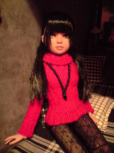 Charlie dans le pull rouge tricoté par Nadine