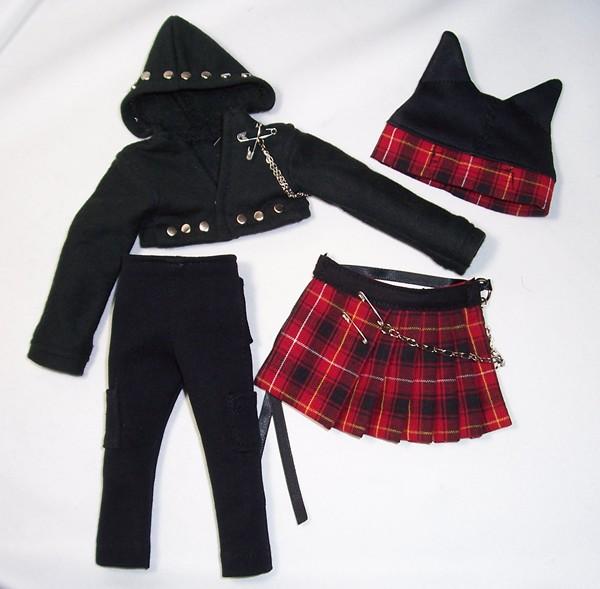 Ma commande de vêtements OOAK avance :)