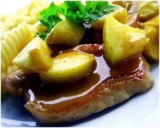 Côtes de porc glacées aux pommes