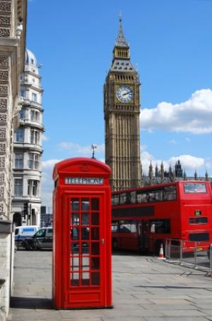 En images : un pharaon en Lego flotte sur la Tamise Londres