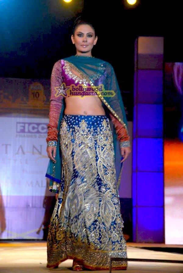 [PHOTOS] Manish Malhotra's fashion show at FICCI-FRAMES 2009