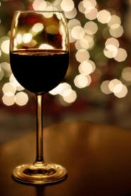 Alcool et cancer : Roselyne Bachelot n'envisage pas d'interdire le vin en France verre de vin