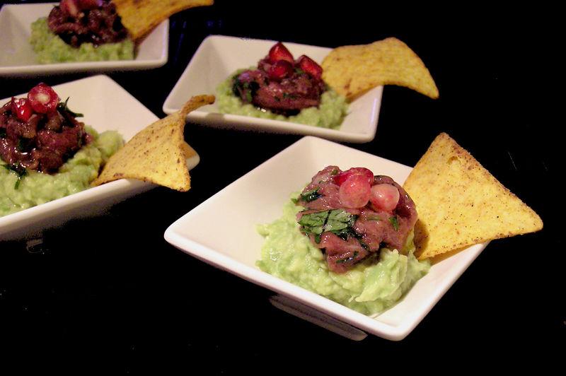 Tartare de boeuf sur guacamole Tartare de boeuf sur guacamole
