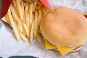 Vos employés se plaignent de la nourriture servie dans les hôtels 5 étoiles ? Faites leur manger des hamburgers Hamburger