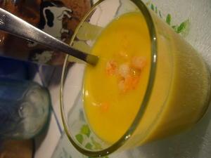 Soupe de lait de coco au curry et aux crevettes