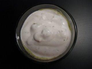 Velouté de petits poids et son nuage crèmeux aux herbes.