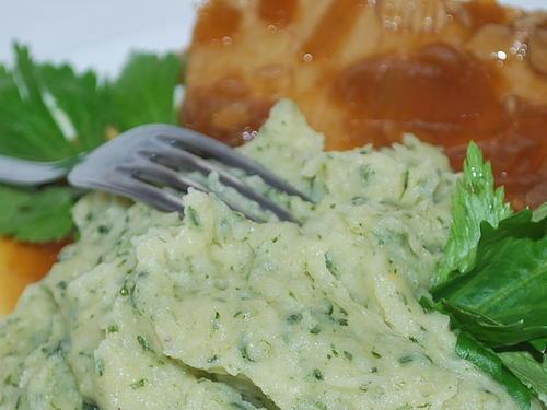 Petit prix: purée de pomme de terre aux feuilles de céleri Petit prix: purée de pomme de terre aux feuilles de céleri