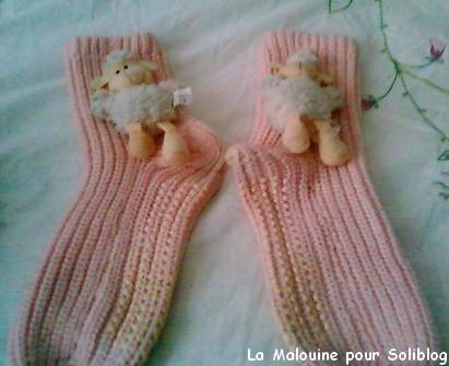 Le jour des brebis Les chaussettes chaussons moutons de la Malouine sont sur son lit mais aussi sur Soliblog