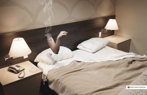 qu'est-ce que je vais faire ? répéta Roger Cigarette-smoke-people-600x388