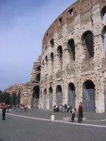 Le Colisée carré (« il colosseo quadrato » comme dirait Dante)