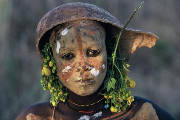 Ils se servent de pigments. Ils pratiquent la peinture corporelle. Ce sont les tribus “Omo” omo-8.1236063714.jpg