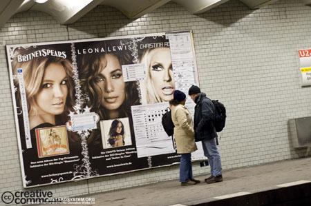 Adbusting : street art et détournement de publicité à Berlin