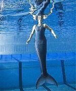 Handicapée, elle est devenue sirène ! La femme handicapée est devenue sirène