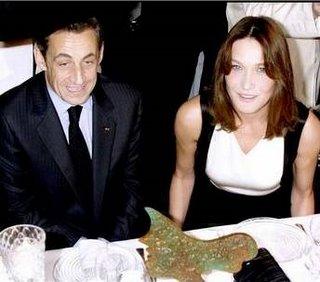 Carla Bruni ou la communication du bonheur ... de son mari