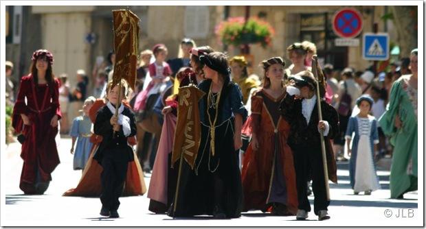 Fete de la Renaissance à Riez dans le PNR du Verdon en Provence : défilé costumé, théatre de rue, exposition, culture et patrimoine Fete de la Renaissance à Riez dans le PNR du Verdon en Provence : défilé costumé, théatre de rue, exposition, culture et patrimoine