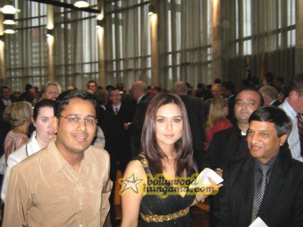 [PHOTOS] Preity Zinta & Indian Cricket team in NZ Parliament