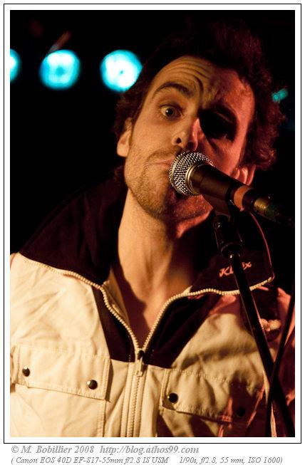 Jerrycan chat noir voix de Fête Jerrycan chat noir voix de Fête