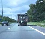 vidéo vélo autoroute derrière camion