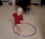 vidéo bébé hula hoop