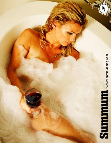 Caroline Néron nue dans SummumMag Caroline Néron nue dans Summum