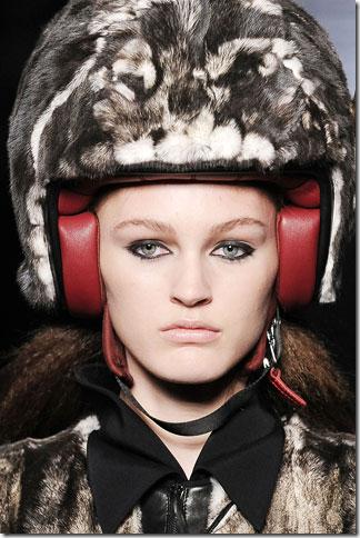 karl-lagerfeld-fait-defiler-casques-ruby-L-10.jpeg