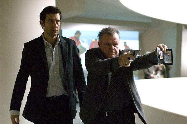 Clive Owen et Jack McGee. Sony Pictures Releasing France