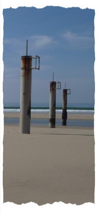 La plage et le missile poteaux.1237054638.jpg